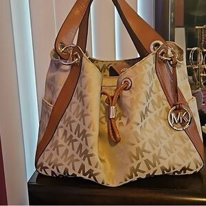 EUC Michael Kors Purse tan, cream, brown leather